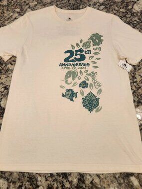 Disney Animal Kingdom 25th Anniversary /Earth Day Exclusive T-Shirt S NWT